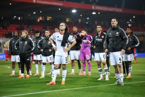 咪咕体育app下载-只是为了金菠萝吗？法兰克福“每根头发都竖了起来”